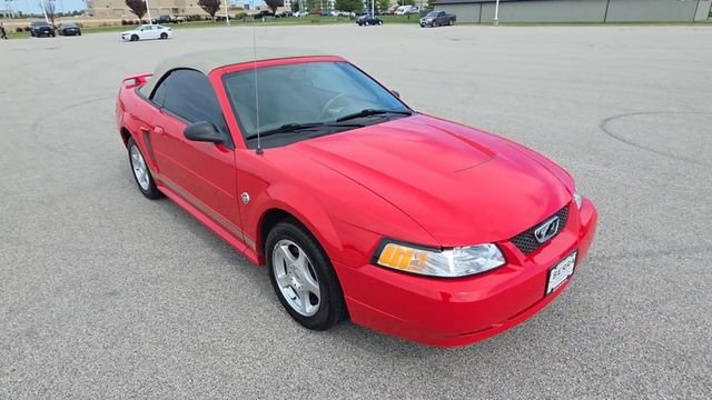 Used 2004 Torch Red Ford V6 image 3