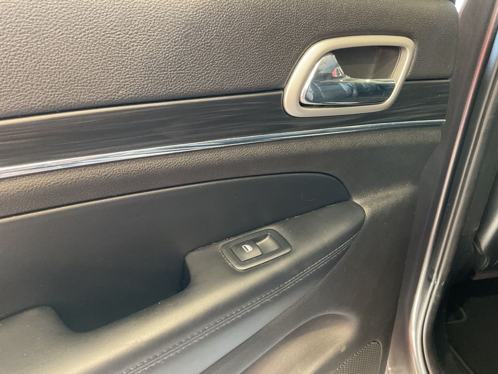 Used 2019 Gray Jeep Limited image 32