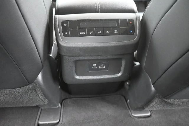Used 2022 White Nissan SL image 28