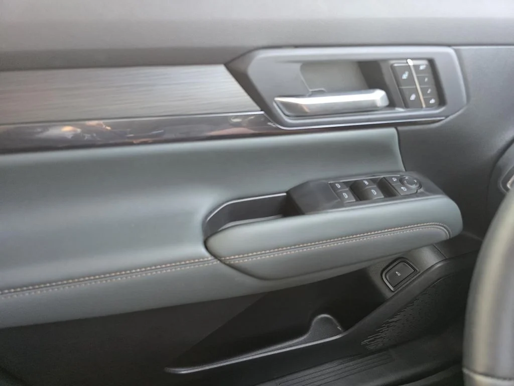 Used 2026 Sterling Metallic GMC AT4 image 18
