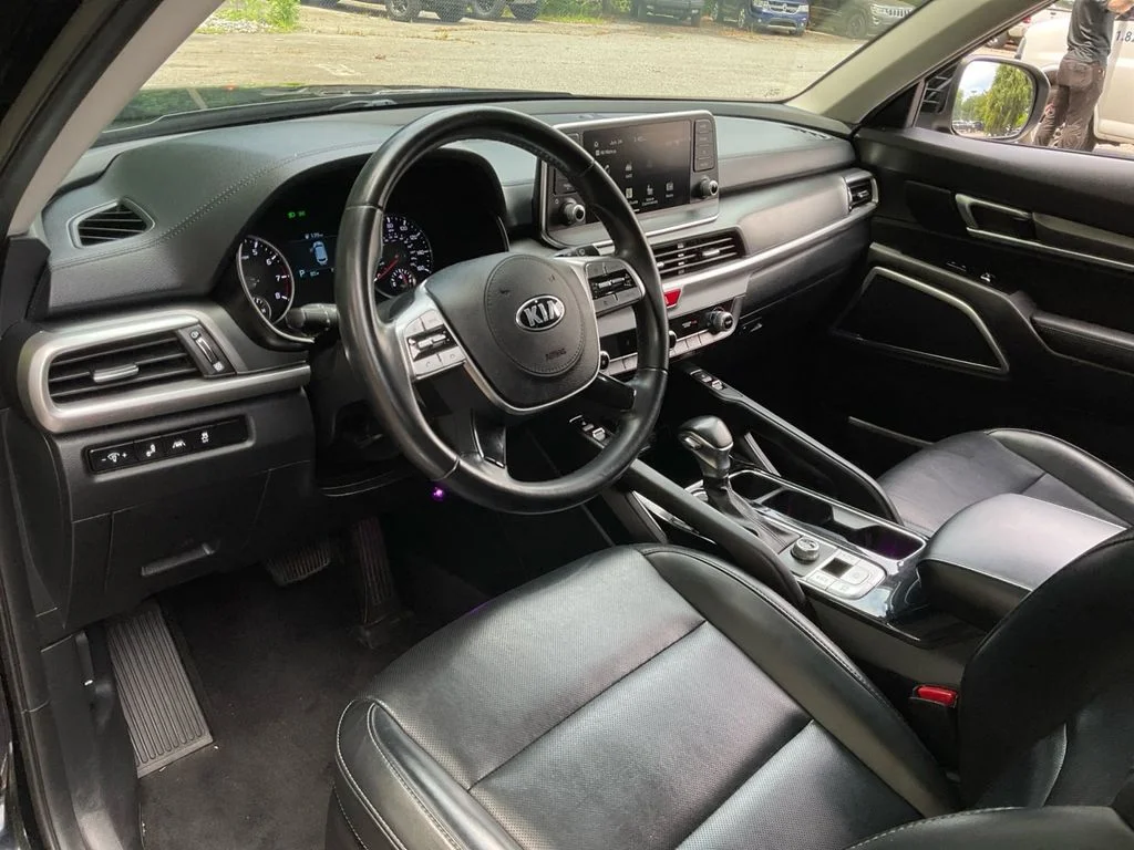 Used 2021 Black Kia S image 40