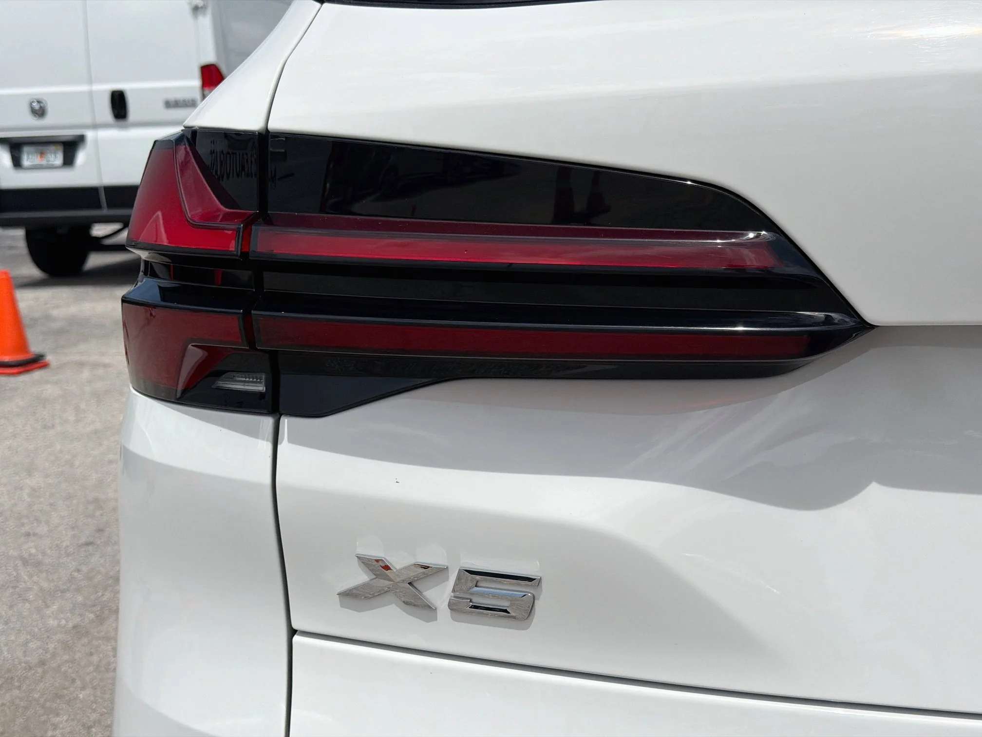 Used 2024 Alpine White BMW xDrive50e image 10