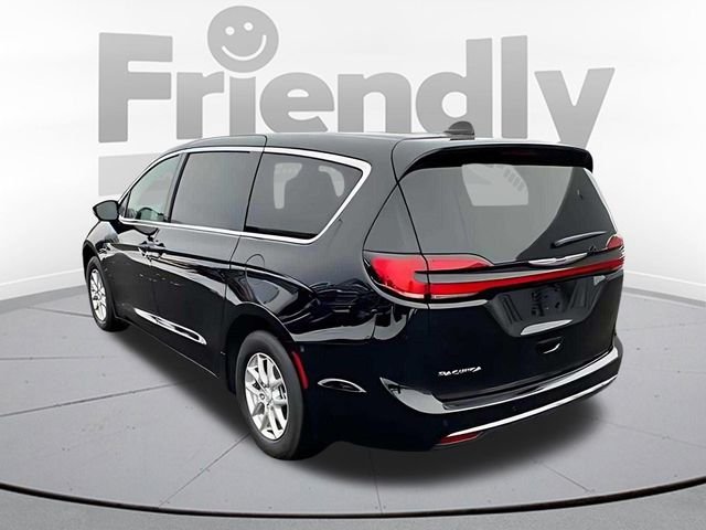 New 2026 Diamond Black Crystal Pearl-Coat Exterior Paint Chrysler Select image 7