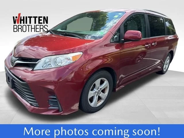 2019 Toyota Sienna LE V6 8-Passenger's photo