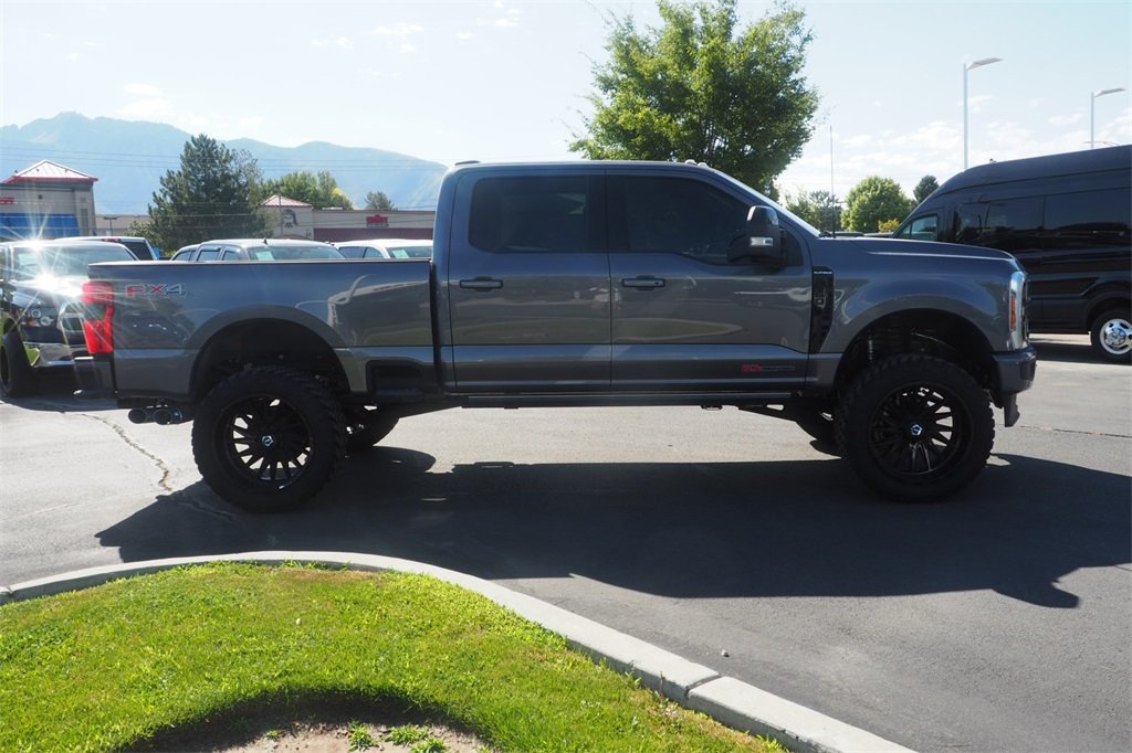 2025 Ford F-350 photo 2