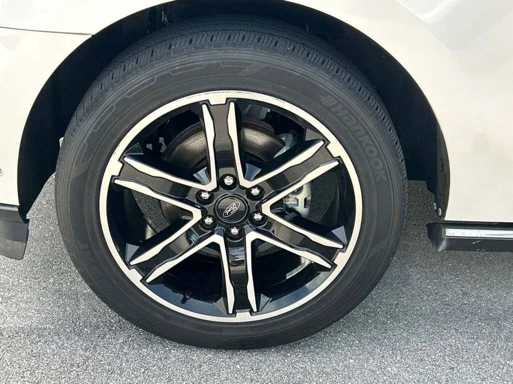 Used 2019 White Platinum Clearcoat Metallic Ford Limited image 54