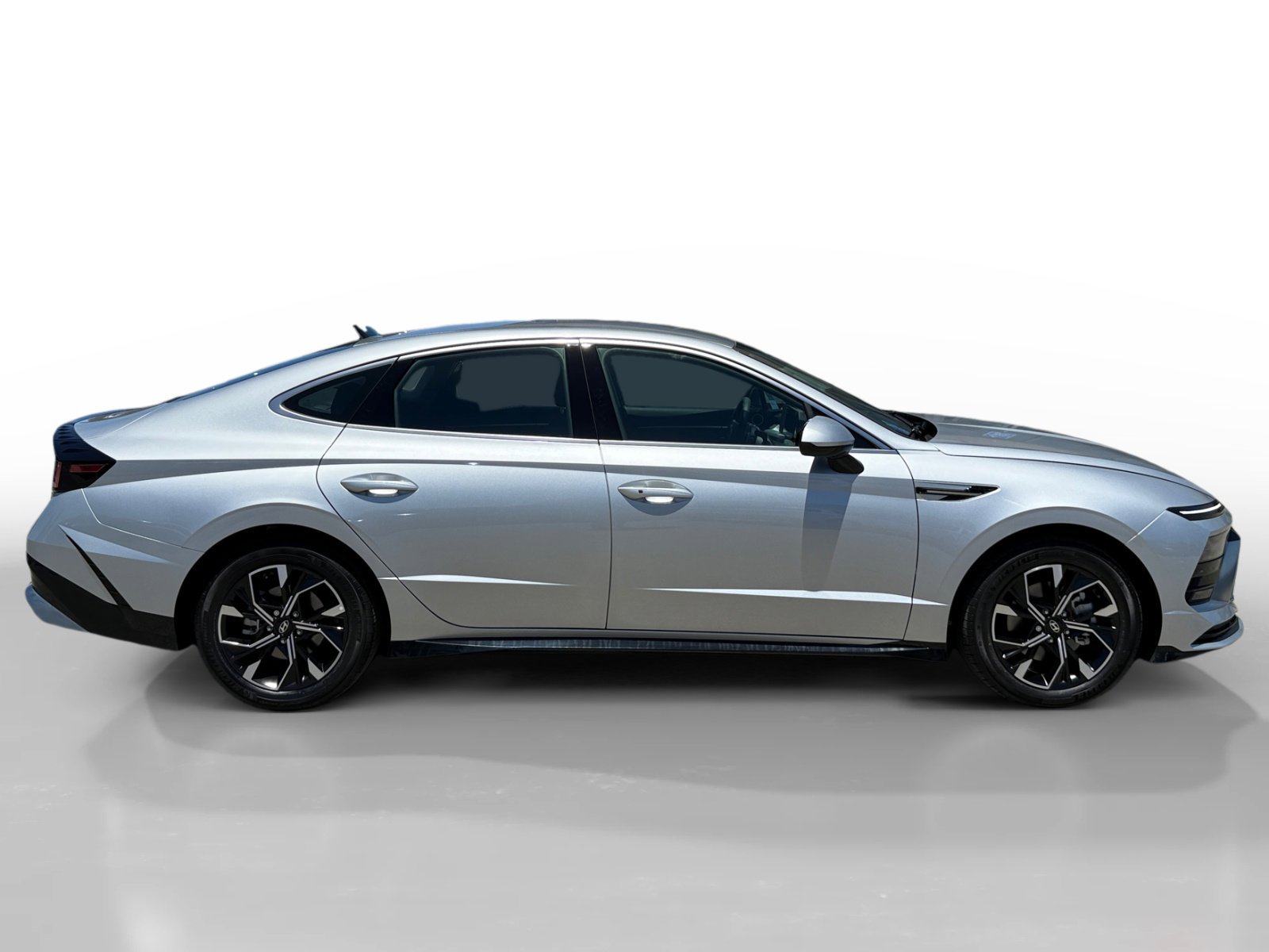 Certified Used 2024 Aero Silver Hyundai SEL image 6