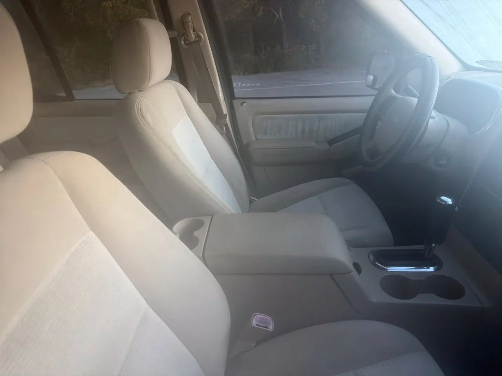 Used 2007 Gold Ford XLT image 1