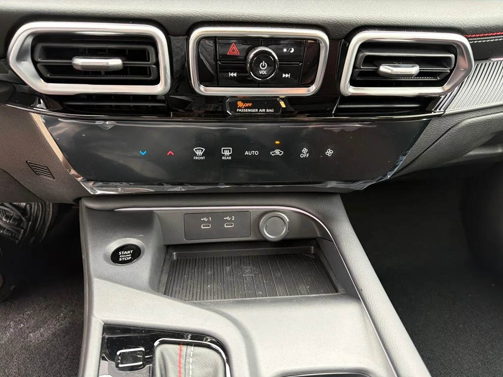 New 2026 Atlantic Gray Metallic / Super Black Two-tone Nissan SR image 26