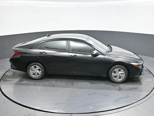 New 2026 Black Hyundai SE image 16