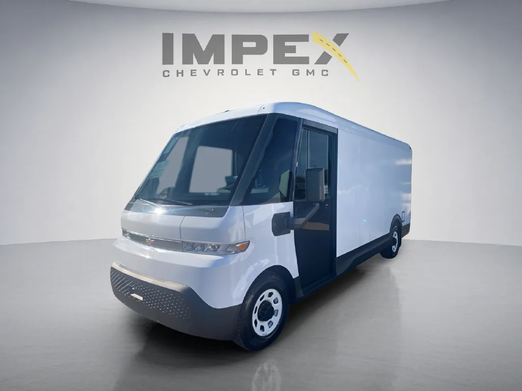 Used 2025 Oyster White Chevrolet EJY image 1