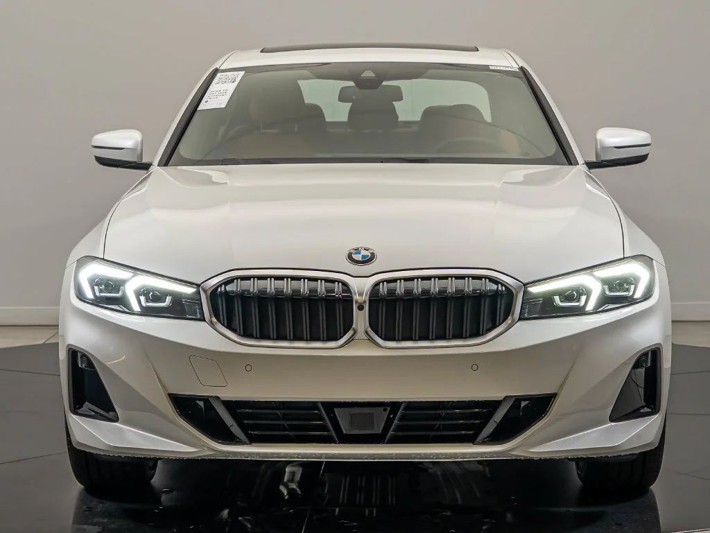 New 2026 Mineral White Metallic BMW 330i xDrive image 2