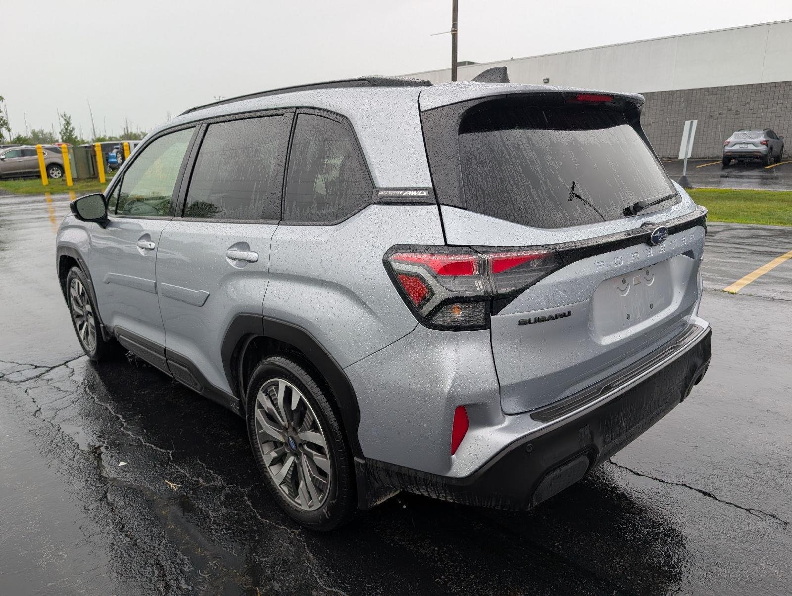Used 2025 Ice Silver Metallic Subaru Touring image 6