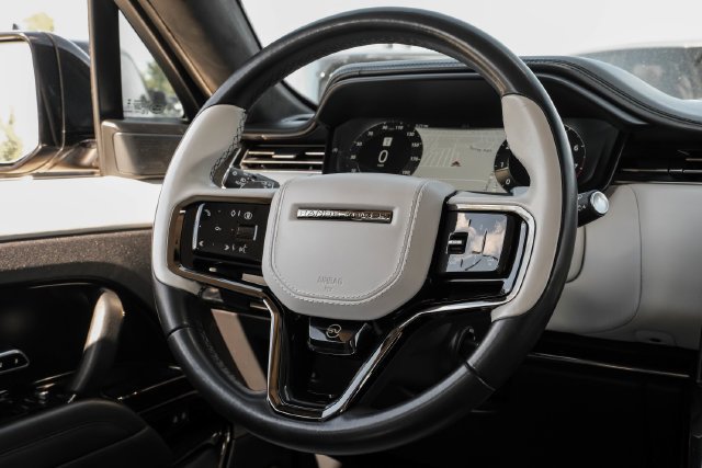 Certified Used 2024 Flux Silver SV Bespoke Ultra Metallic Gloss Land Rover SV Edition One Flux Silver image 24