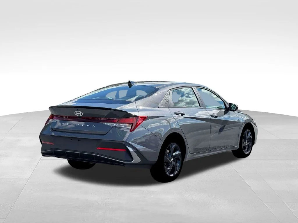 Used 2026 Gray Hyundai SEL Sport image 8
