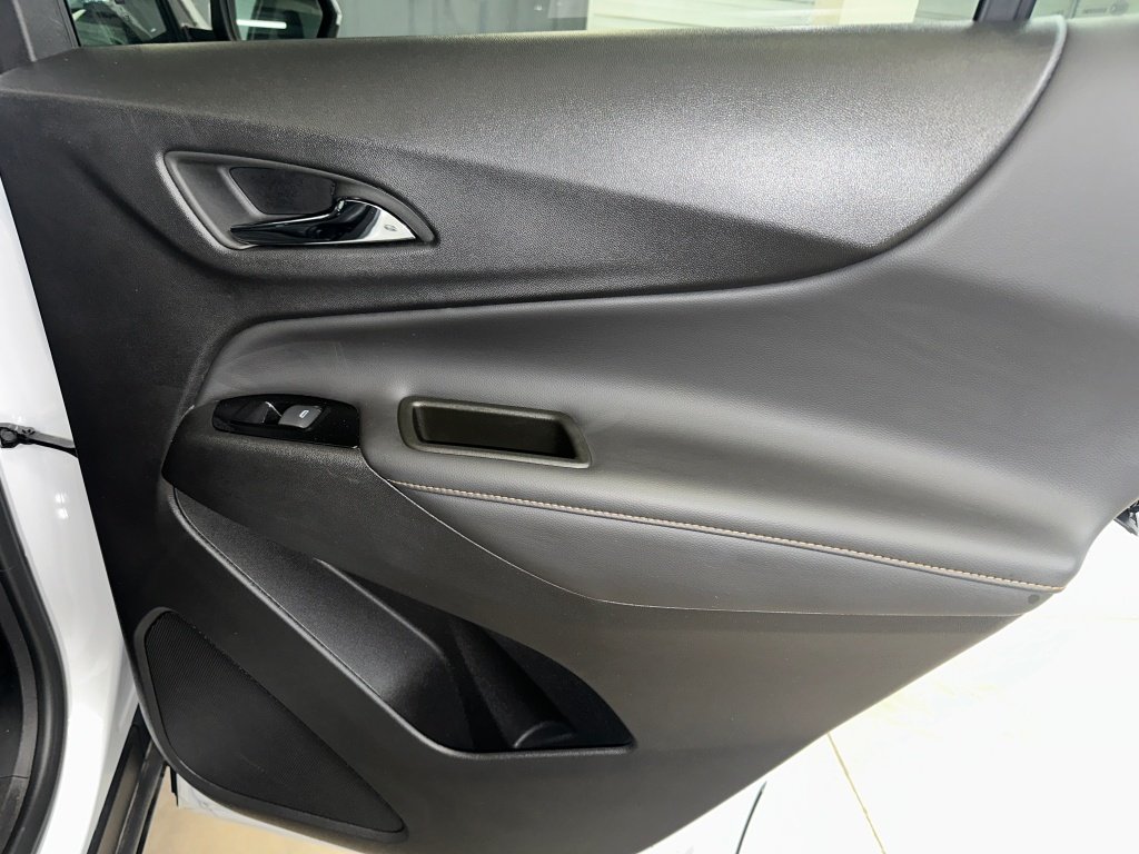 Certified Used 2023 Iridescent Pearl Tricoat Chevrolet Premier image 28