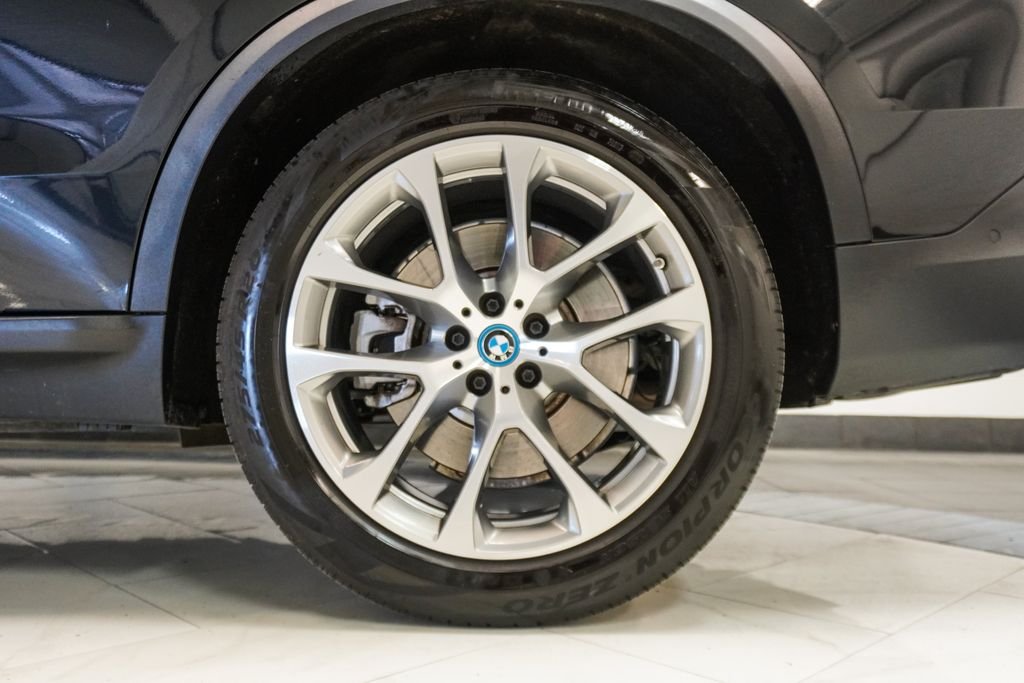 Used 2025 Black BMW xDrive50e image 36