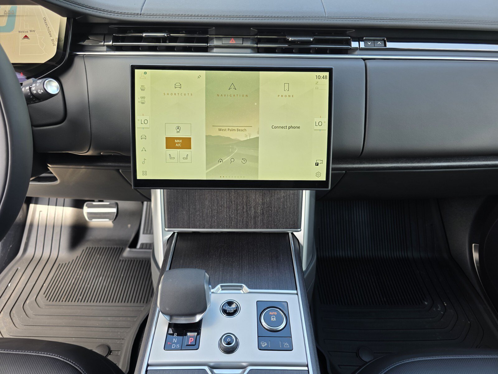 New 2027 Santorini Black Land Rover P400 SE image 17