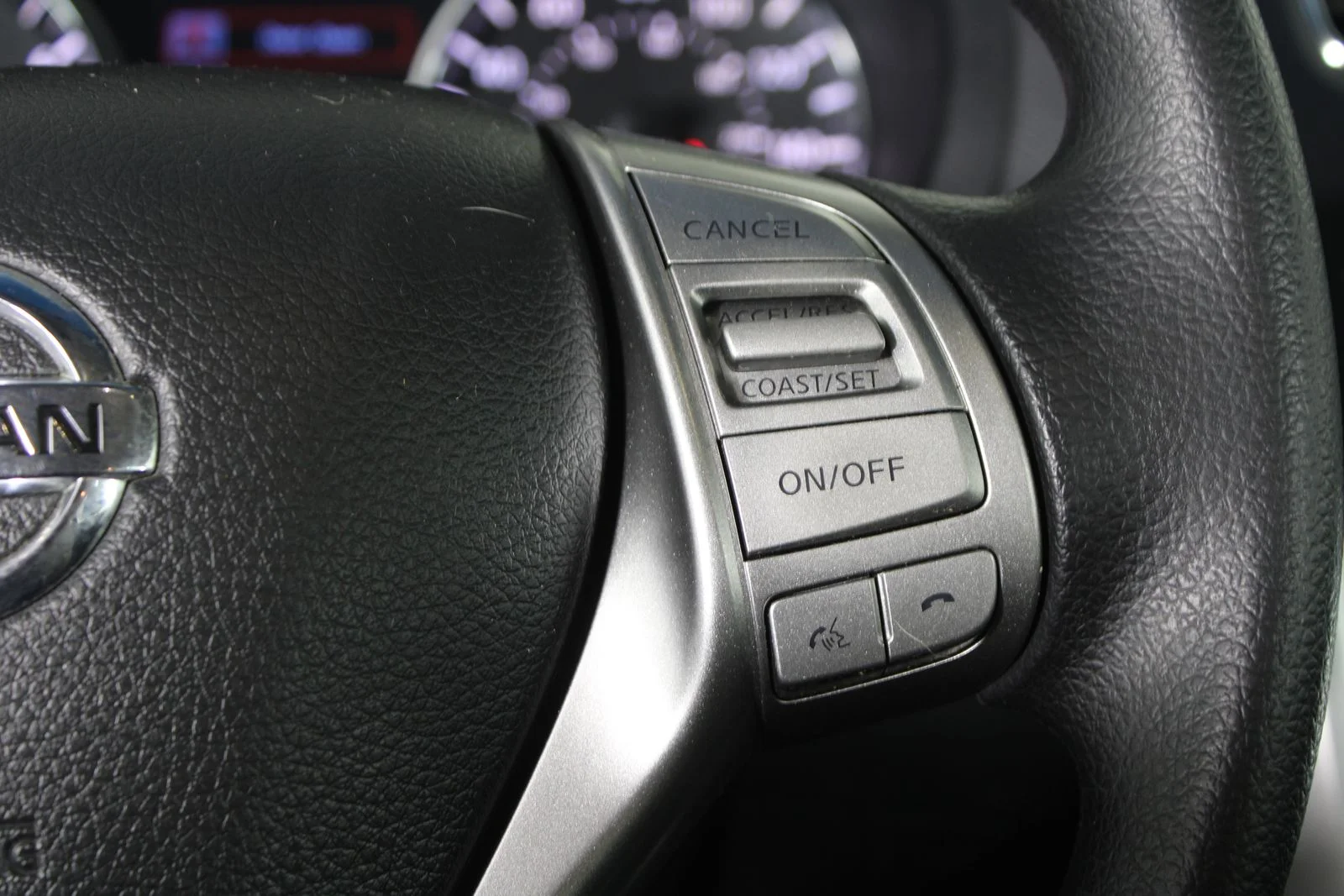 Used 2014 Red Nissan 2.5 S image 27