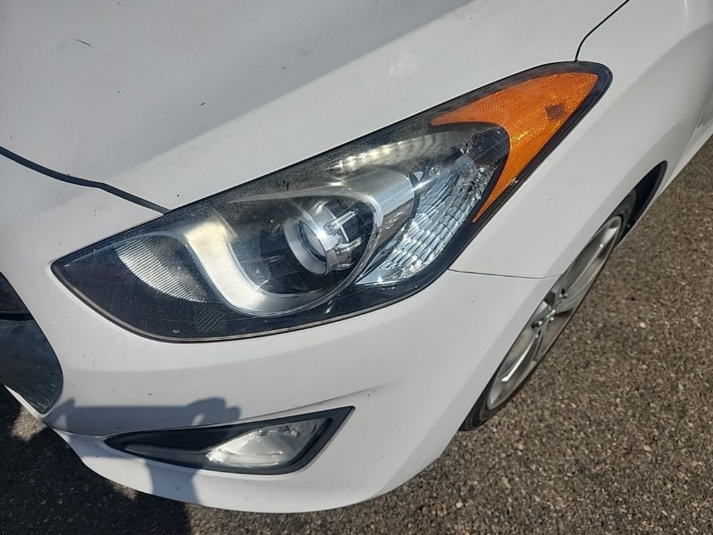 Used 2013 White Hyundai Base image 6