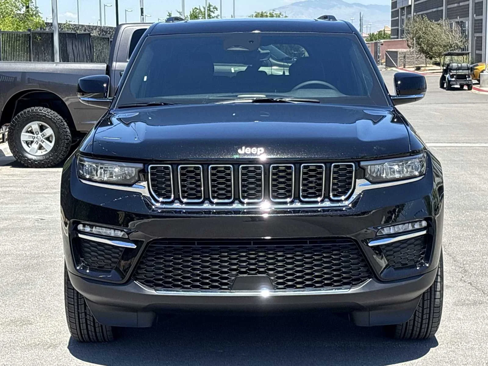 Used 2025 Diamond Black Crystal Pearlcoat Jeep  image 3
