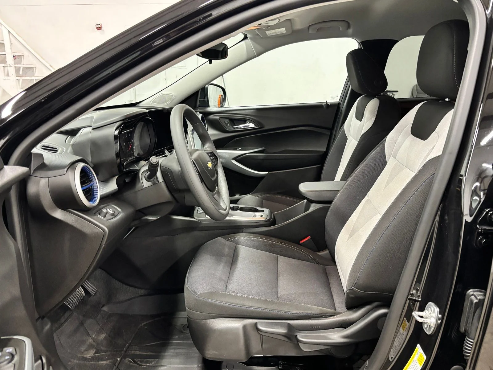 Used 2025 Black Chevrolet LS image 16