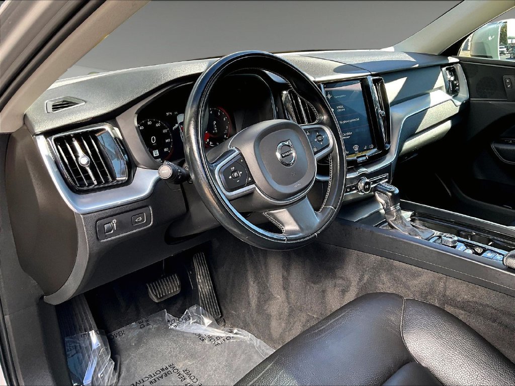 Used 2020 Silver Volvo T5 Momentum image 12