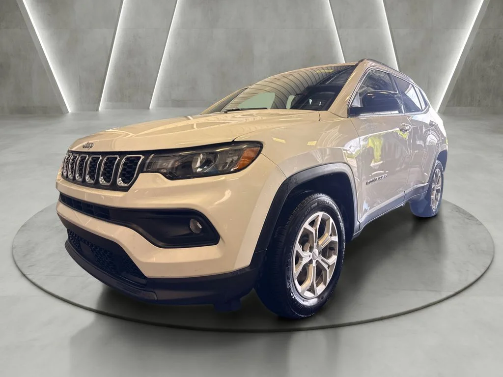 Used 2024 White Jeep Latitude image 3