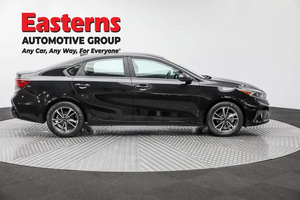 Used 2024 Black Kia LXS image 4