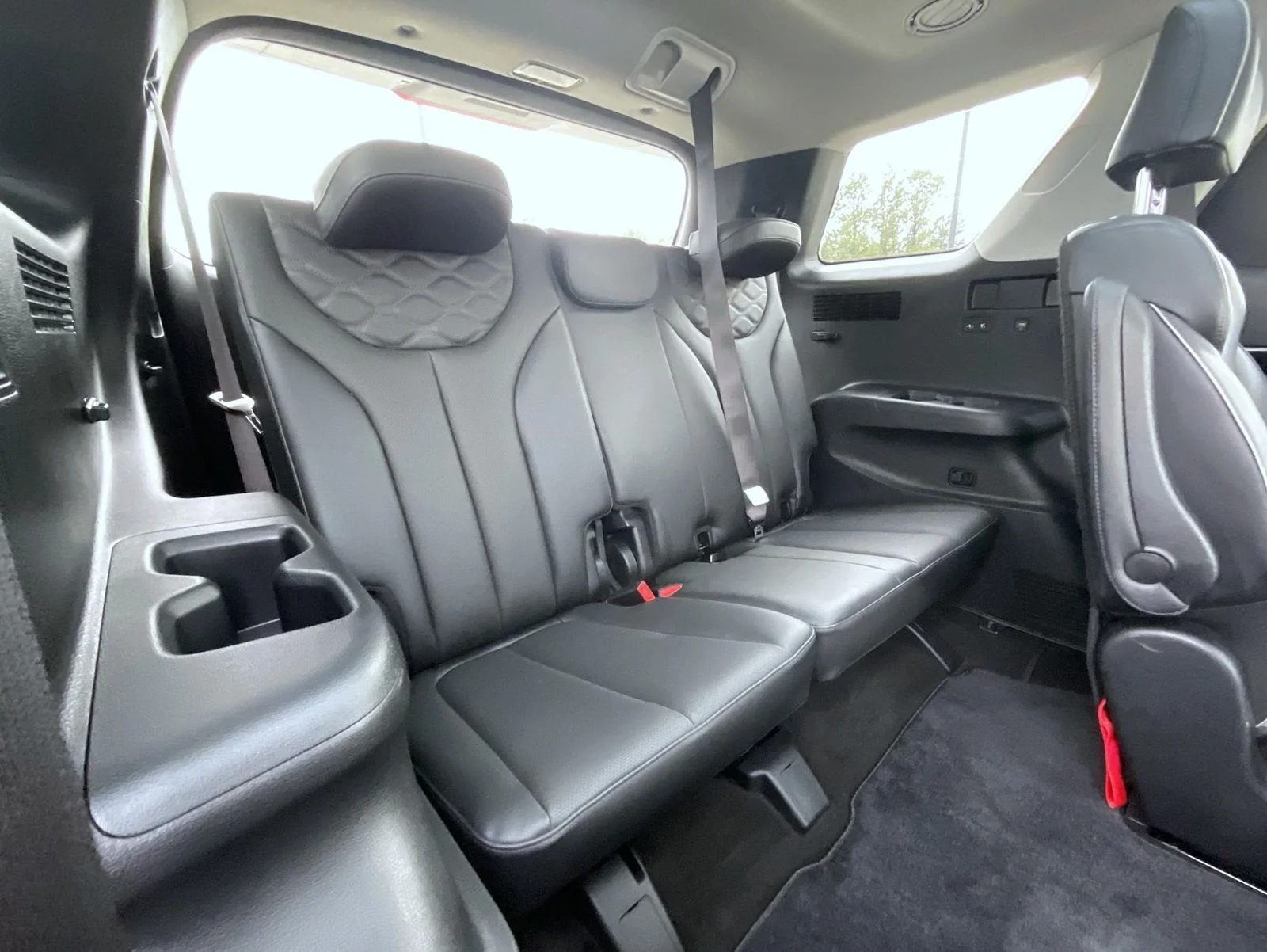 Used 2022 Green Hyundai Limited image 21