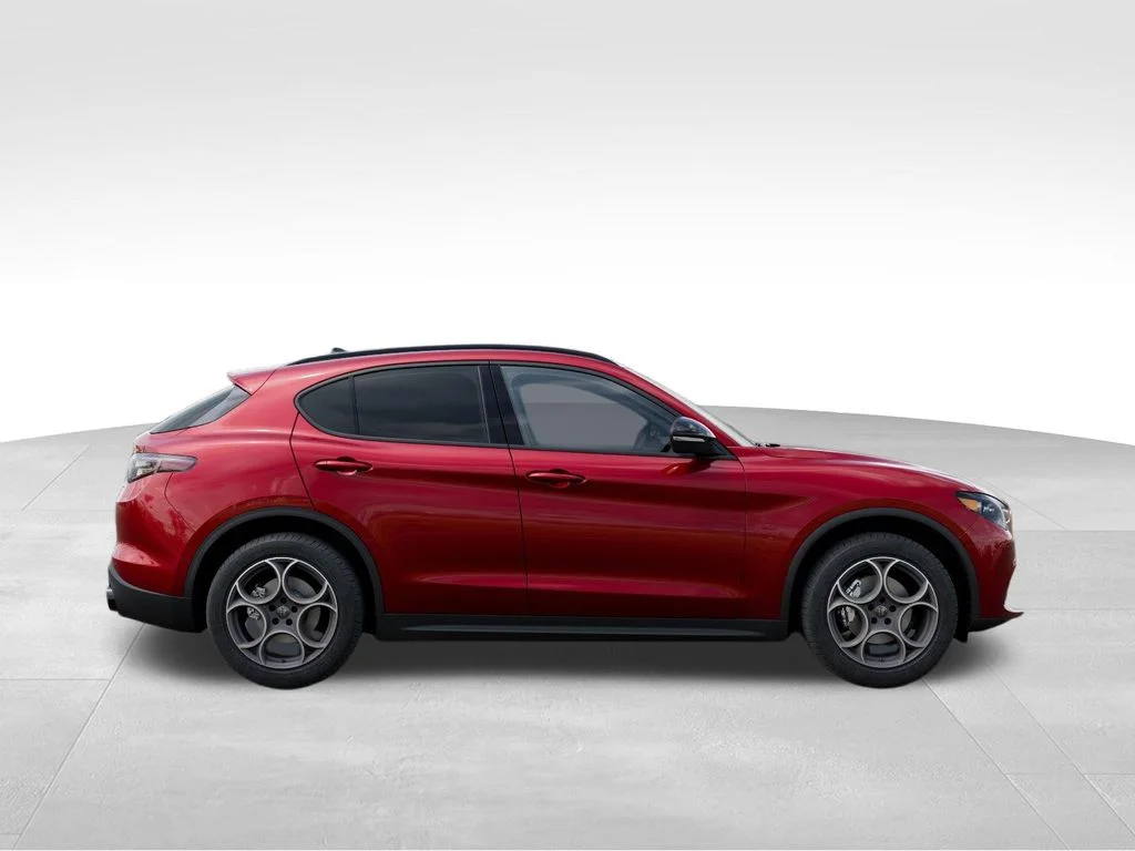New 2025 Red Alfa Romeo Base image 22