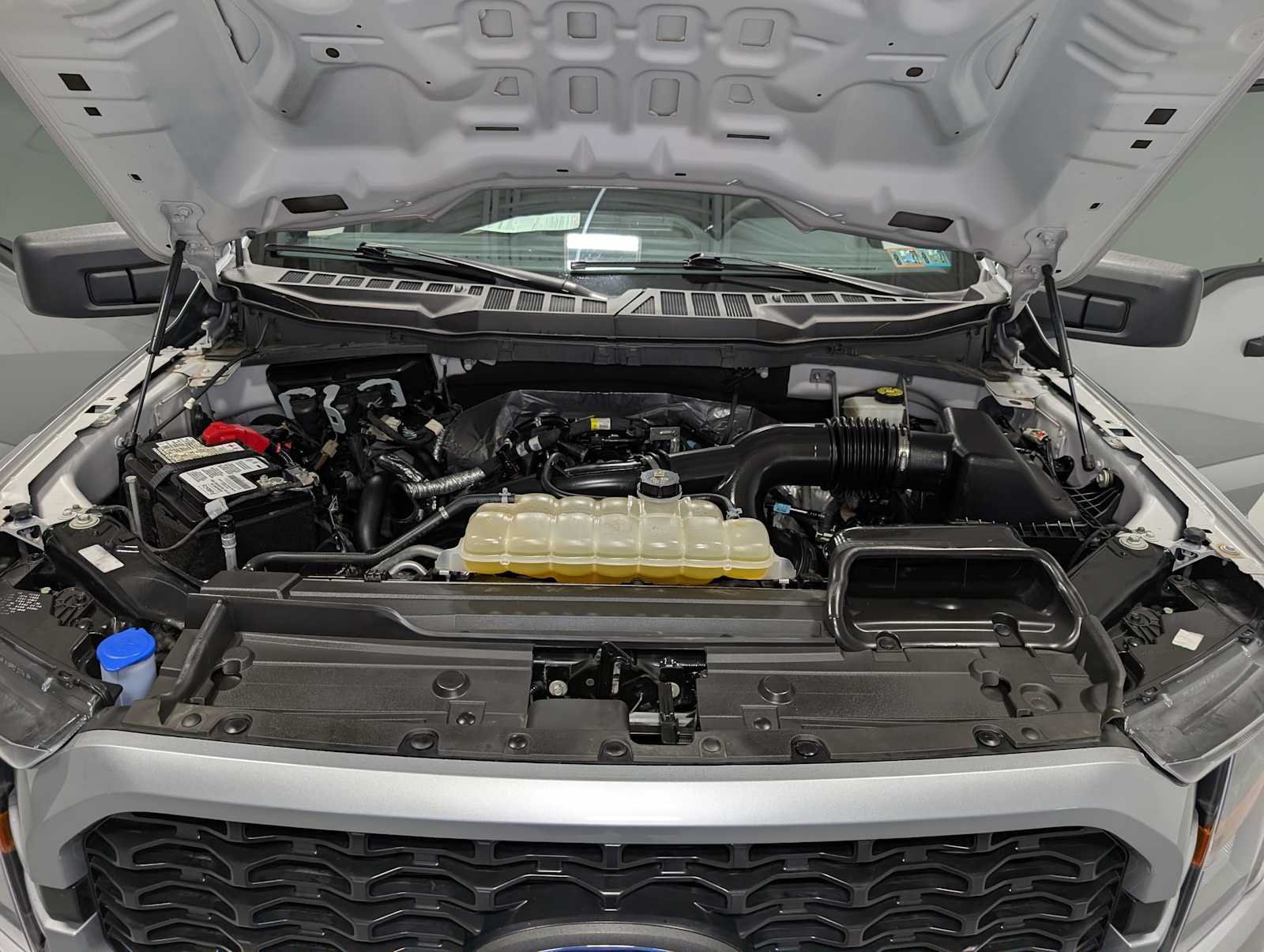 Used 2023 Iconic Silver Ford XL image 9