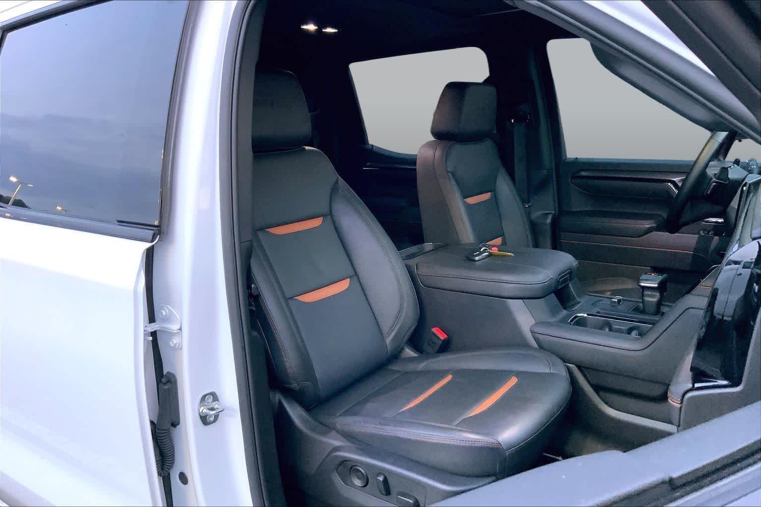Used 2025 Summit White GMC AT4 image 9