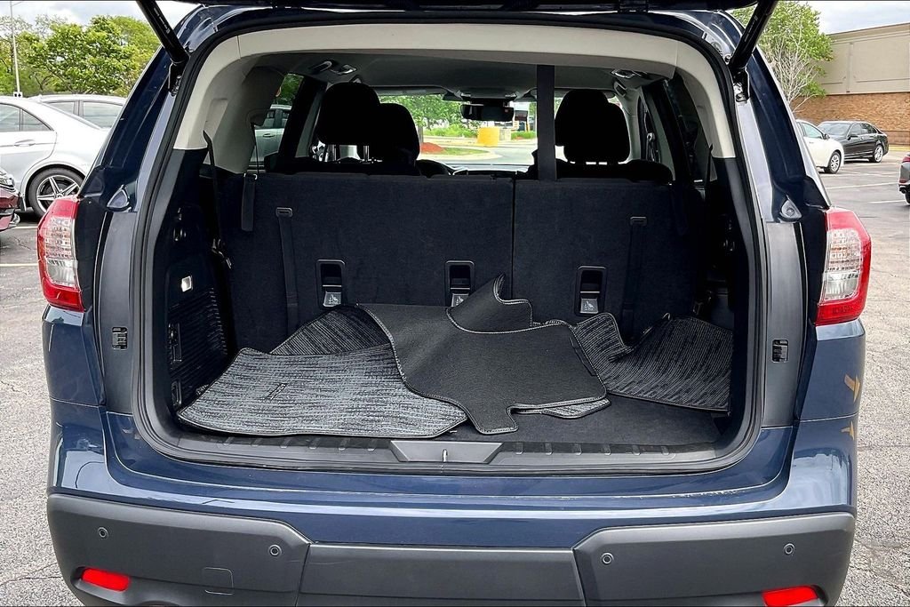 Used 2025 Blue Subaru Premium image 30