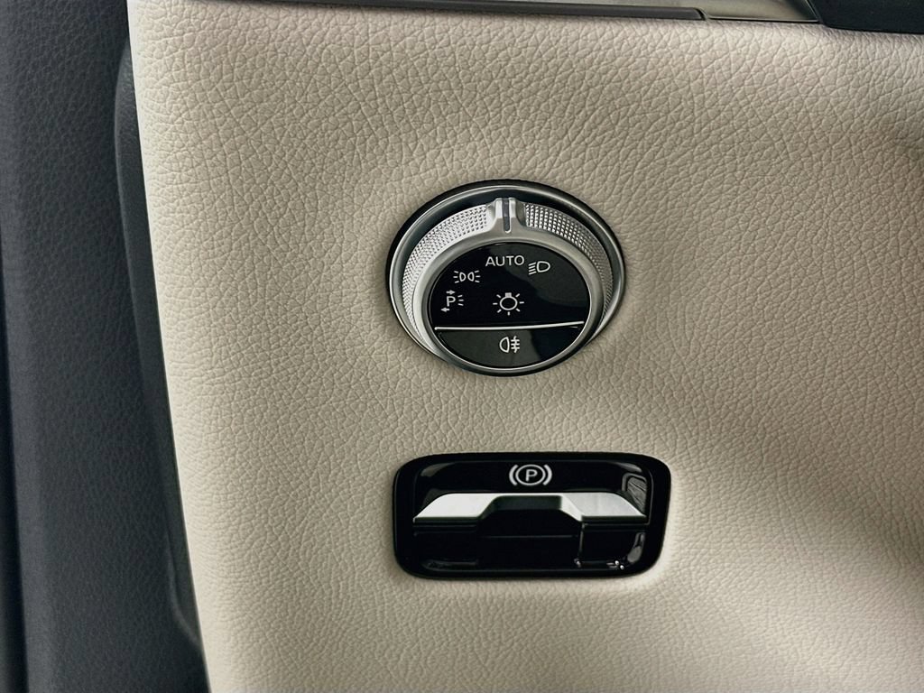 New 2027 Polar White Mercedes-Benz GLC 350e image 44