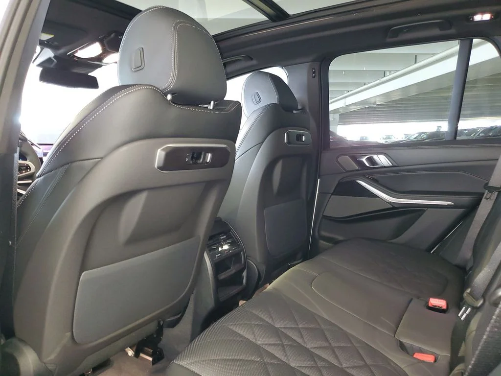 Used 2026 White BMW sDrive40i image 10