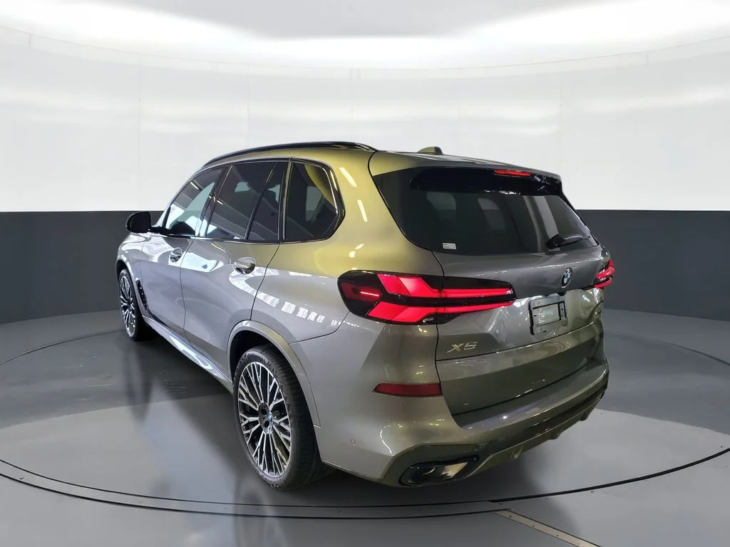 Used 2026 Gray BMW sDrive40i image 4
