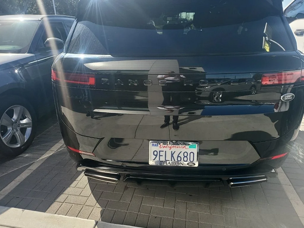 Used 2023 Black Land Rover SE Dynamic image 5
