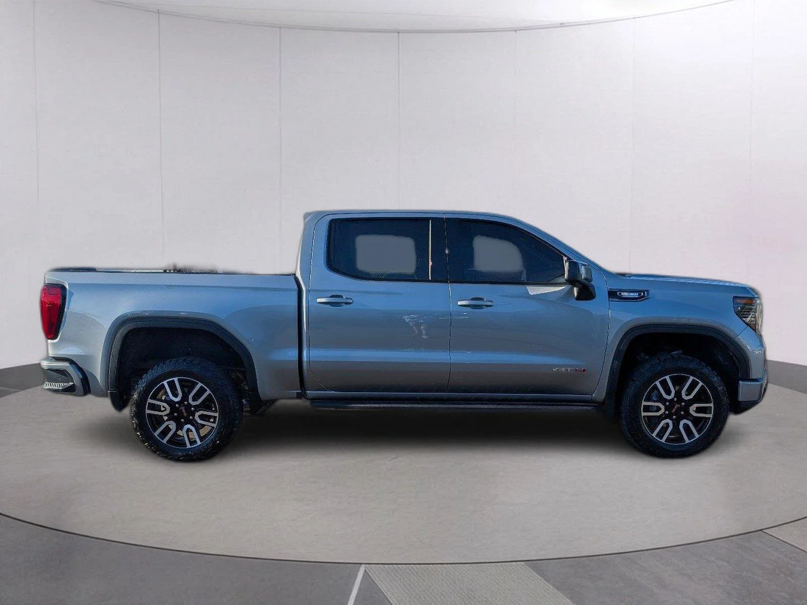 Used 2025 Sterling Metallic GMC AT4 image 8