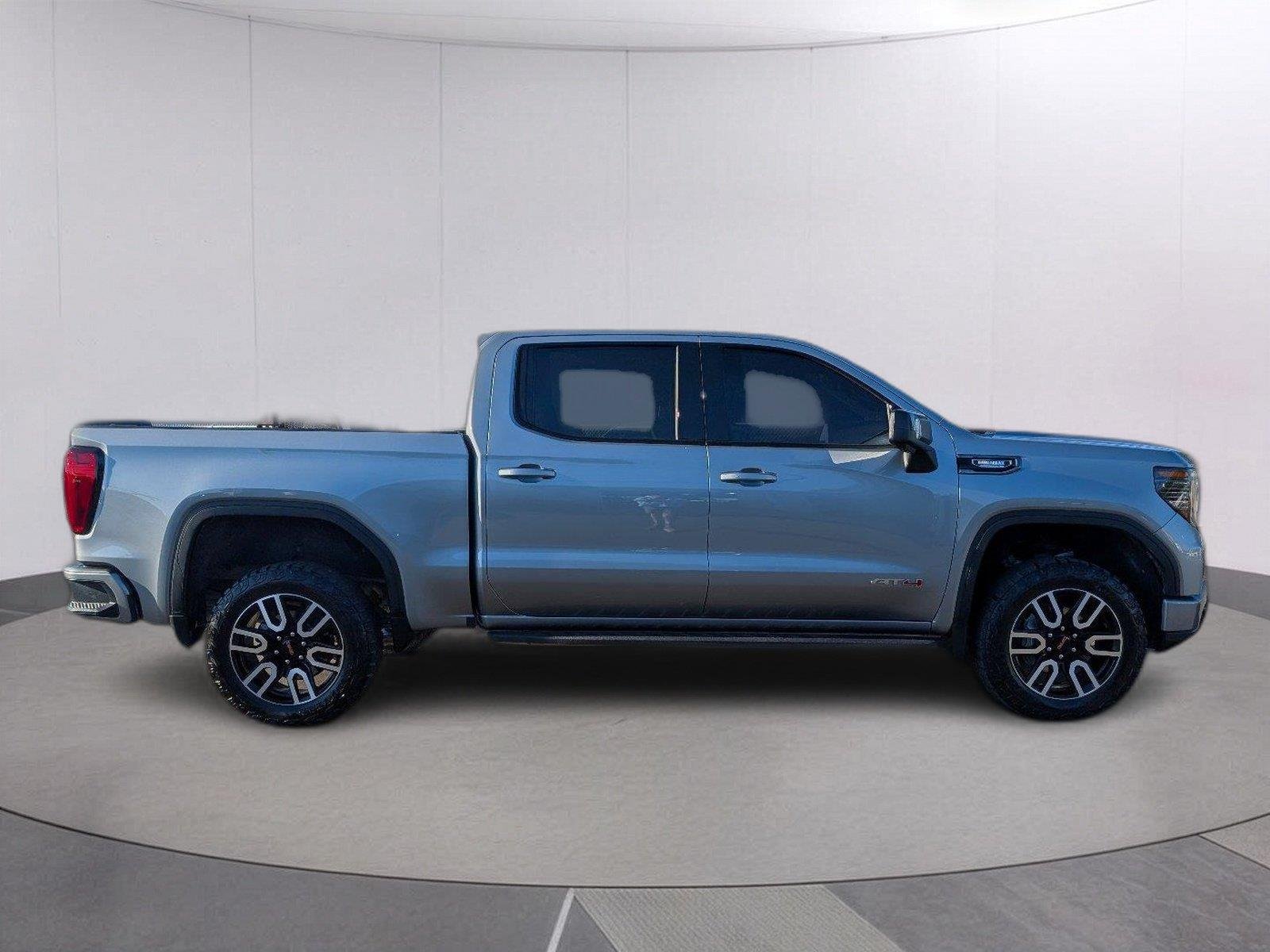 Used 2025 Sterling Metallic GMC AT4 image 8