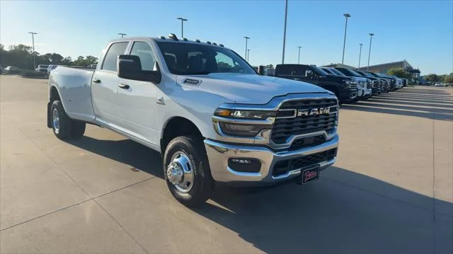 New 2026 Bright White Clear-Coat Exterior Paint RAM Tradesman image 3