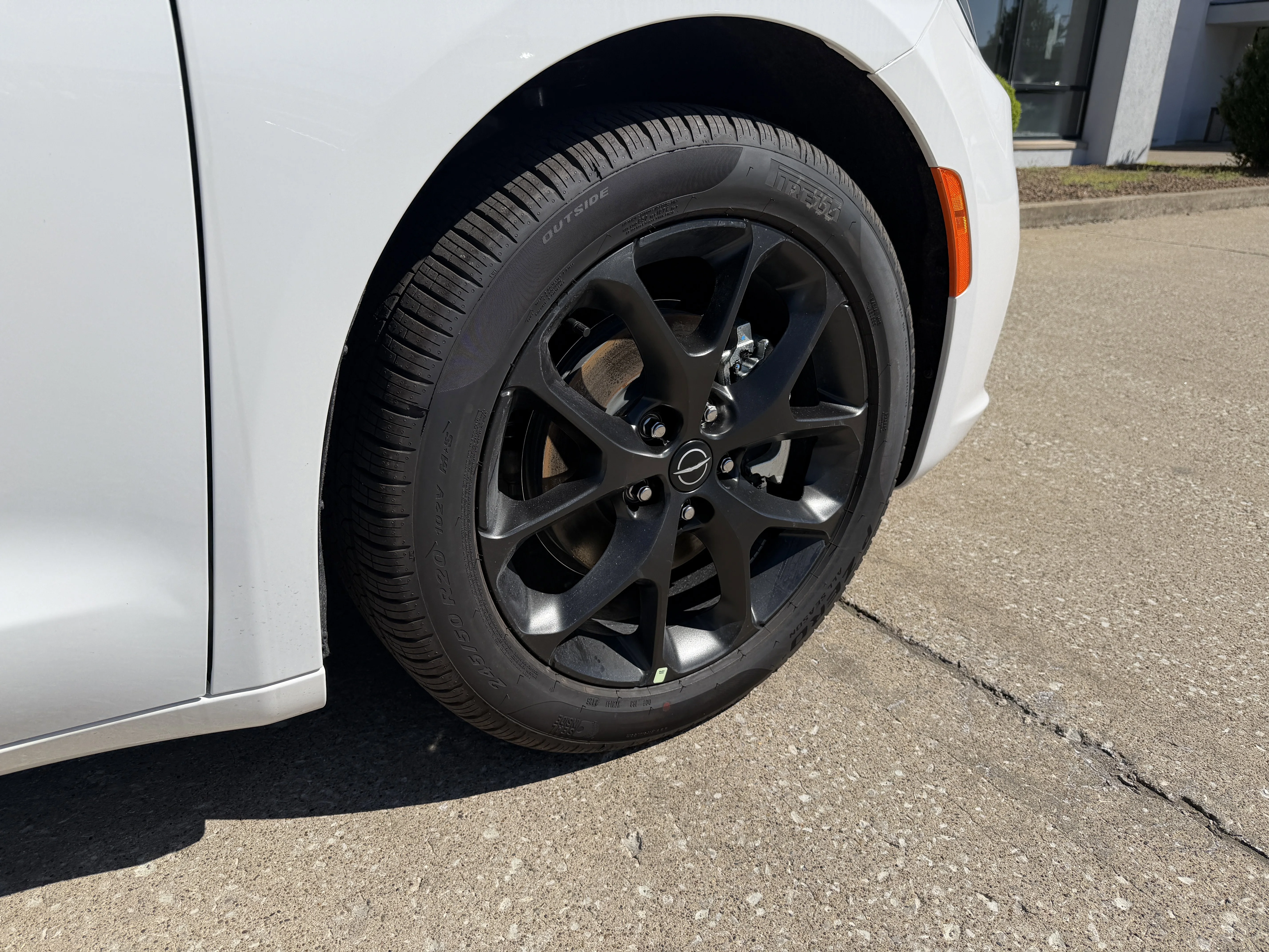 New 2026 Bright White Clear-Coat Exterior Paint Chrysler Select image 19