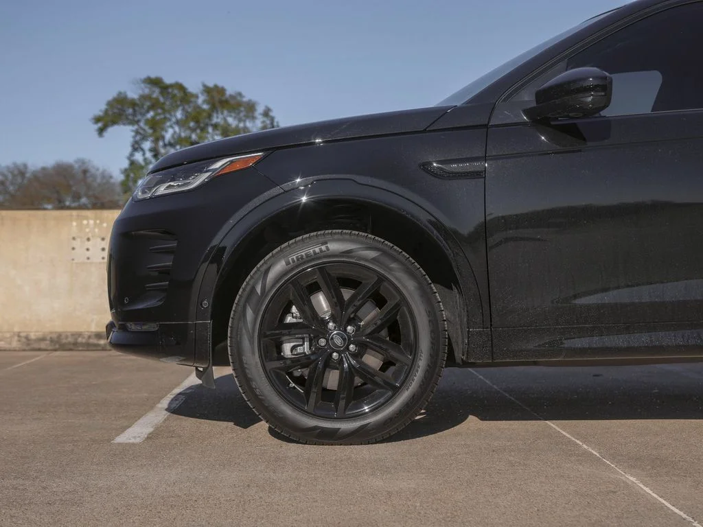 New 2025 Black Land Rover SE image 5