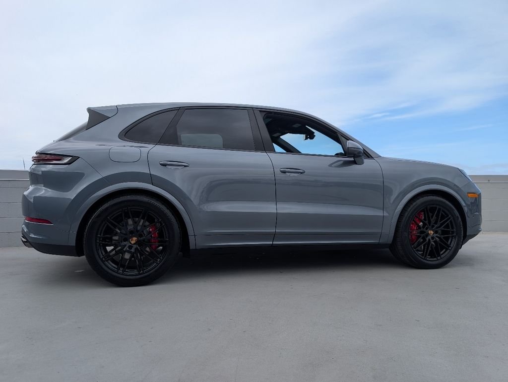 2026 Porsche Cayenne S - Photo 24
