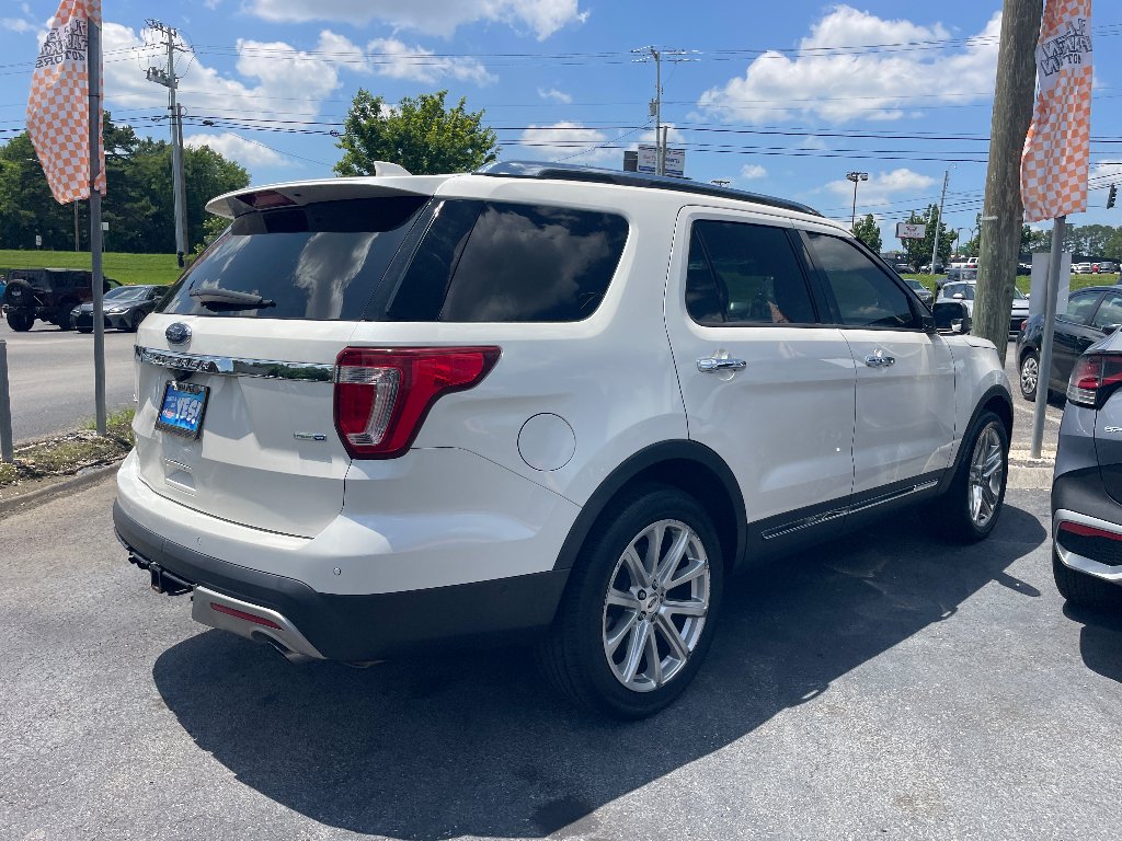 Used 2016 White Platinum Metallic Tri-Coat Ford Limited image 3