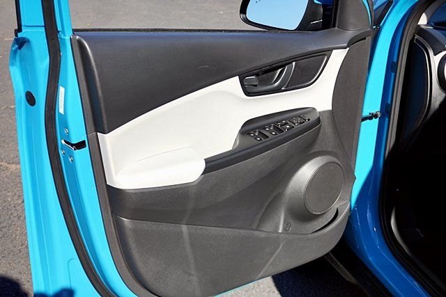 Used 2023 Green Hyundai SEL image 21