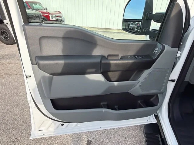 New 2027 Oxford White Ford F-450® XL image 11