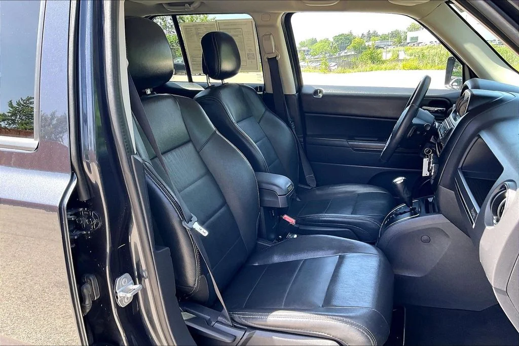 Used 2015 Gray Jeep Latitude image 6