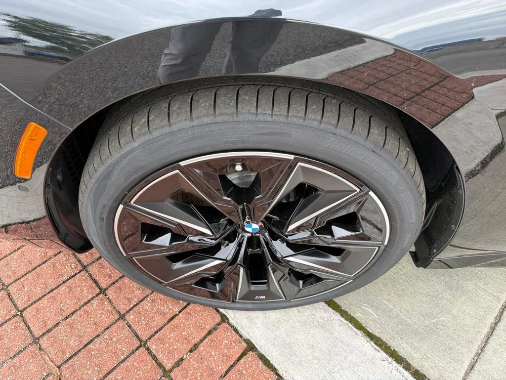 New 2026 Black Sapphire Metallic BMW 760i xDrive image 8