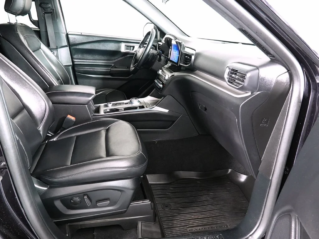 Used 2020 Black Ford XLT image 17